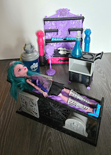 Monster high - monster, –
